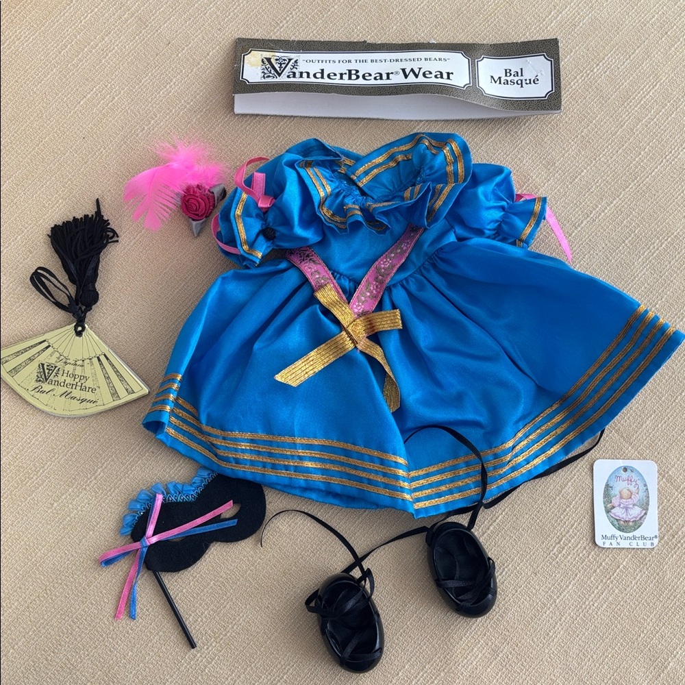 Muffy Hoppy Vanderbear Wear Bal Masque Outfit Vintage 1991 Blue Dress Mask Shoes
